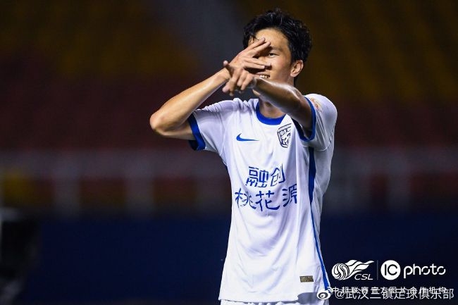 对阵巴萨取得进球后，媒体对这名22岁的后卫更加关注。